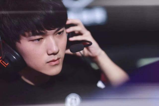 CSGO比赛：被Mouz摁在替补席的w0xic正在准备转会